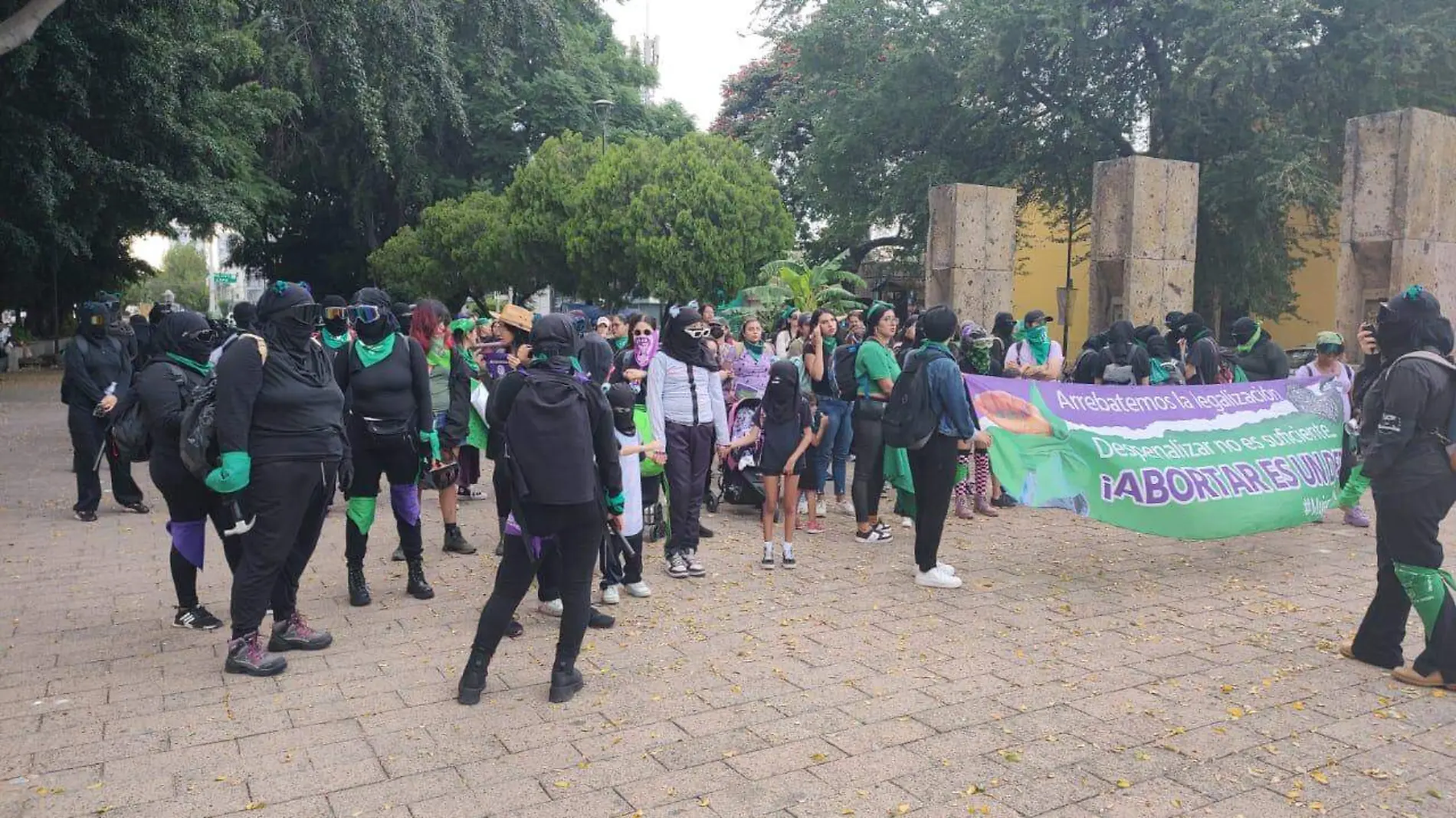 Feministas marchan a favor de la despenalización del aborto